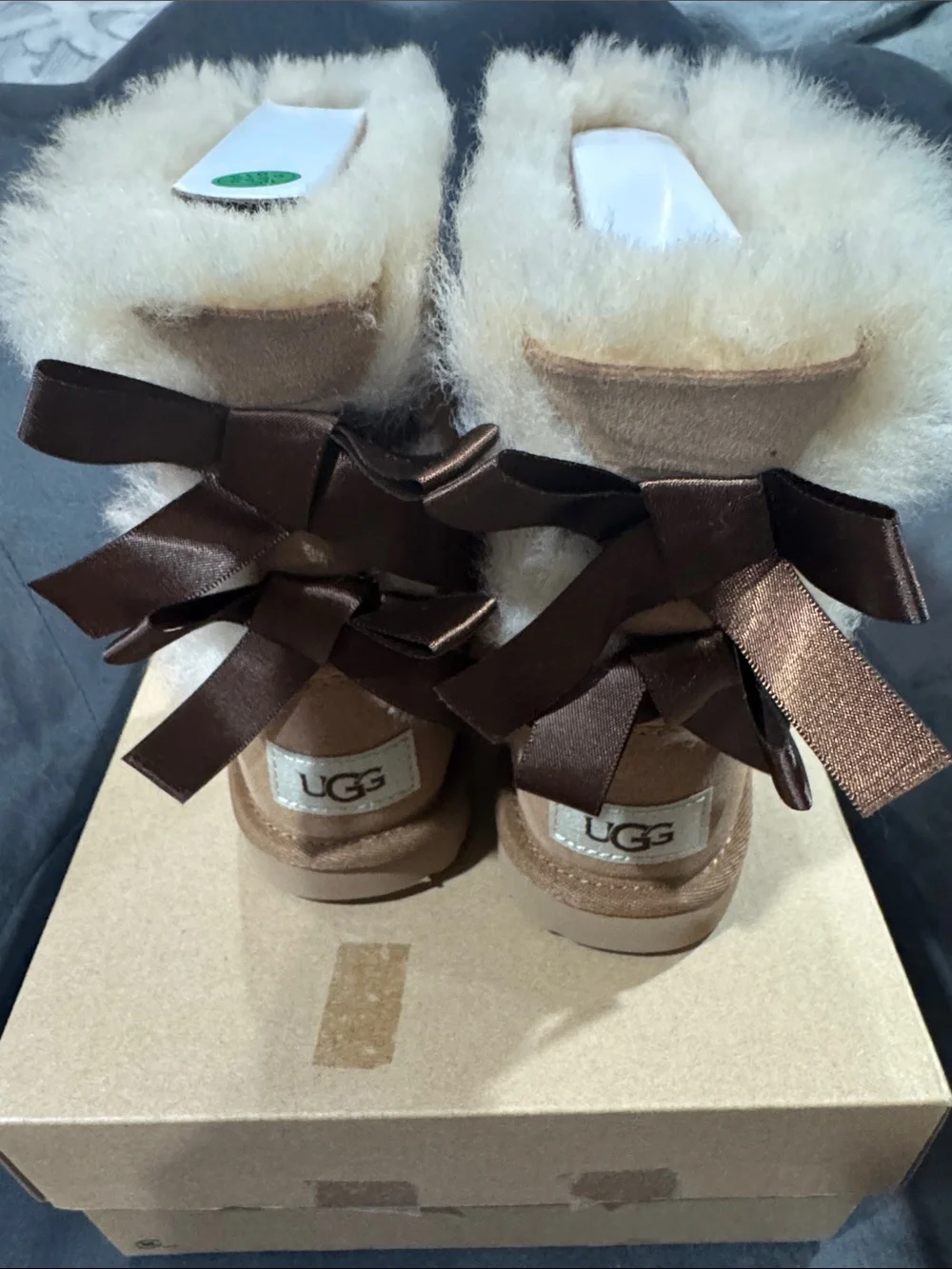 UGG Bailey Bow II Chestnut Boots Kids Size 11 Excellent Condition w/ Box